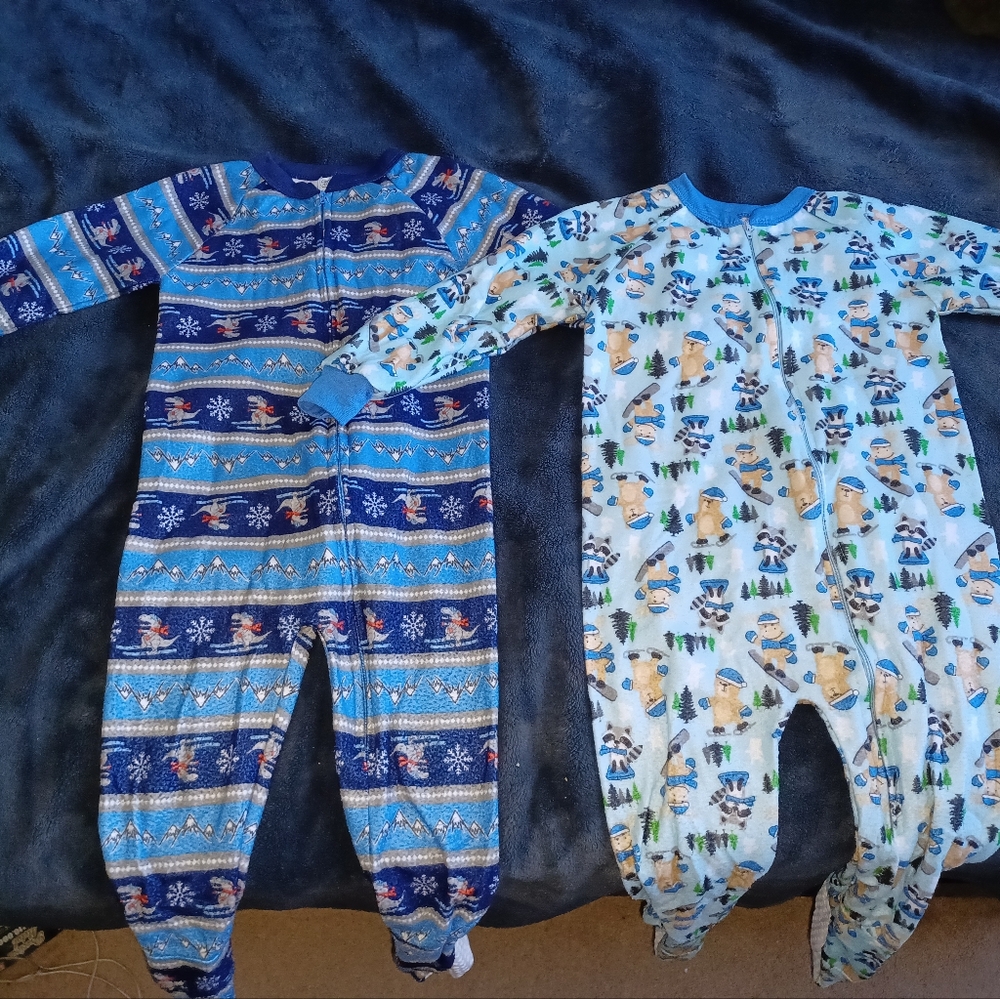 Kids One Piece Pajamas Lot of 2. Size 4T. Winter themed.